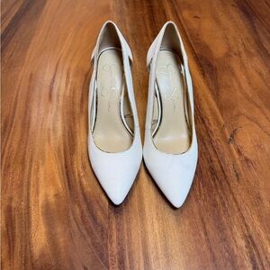Jessica Simpson White Pointed Toe Pumps Size 7 Classic Heels
